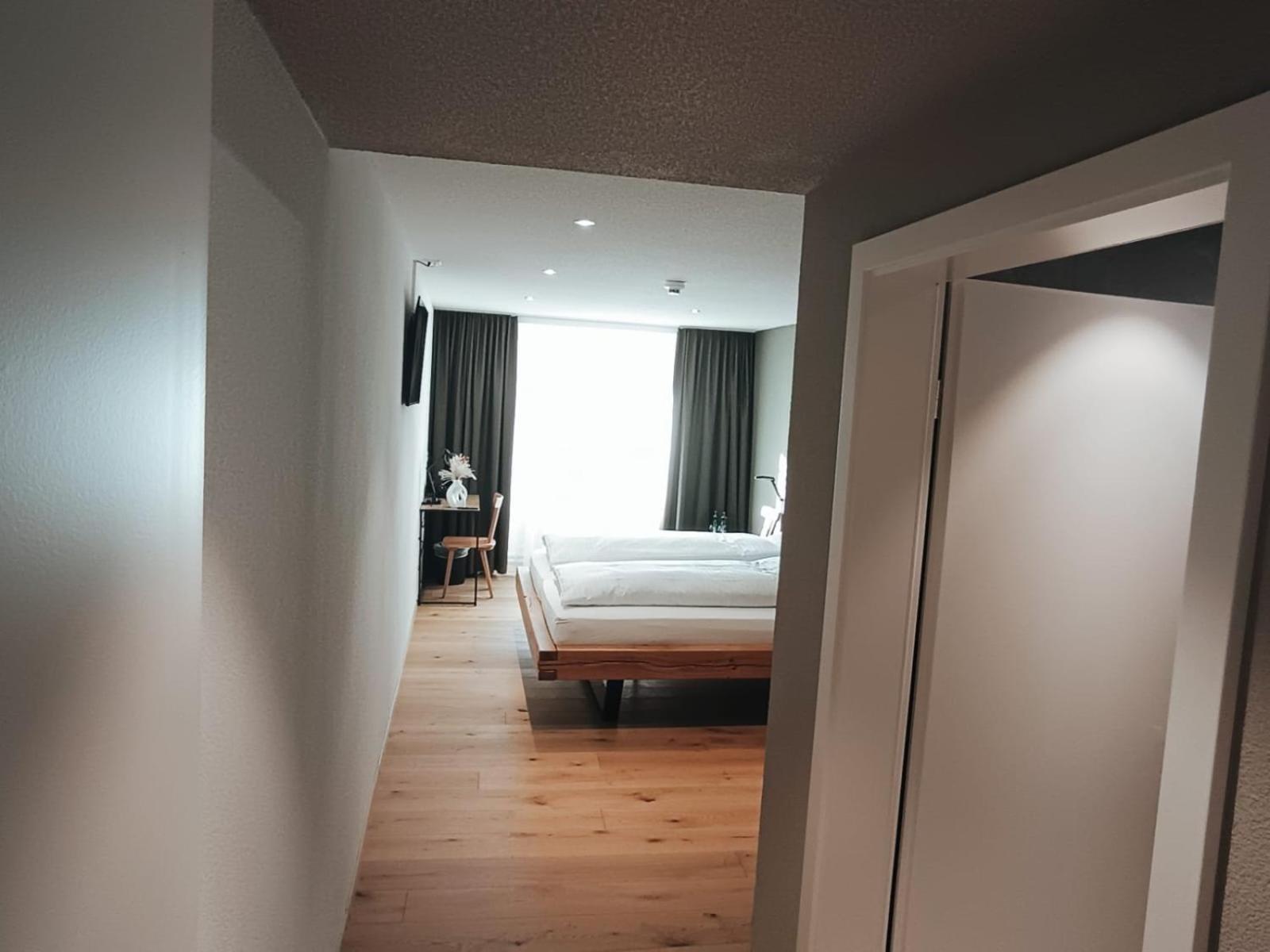 Hotel Restaurant Krone Aarberg Bagian luar foto