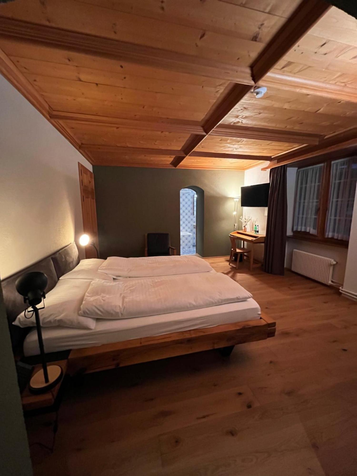 Hotel Restaurant Krone Aarberg Bagian luar foto
